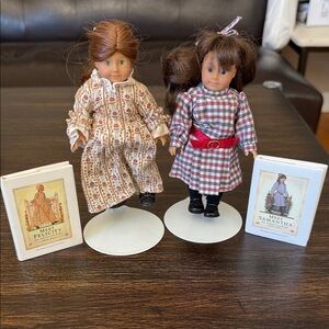 American Girl Mini Doll Felicity and Samantha with doll stands and mini books